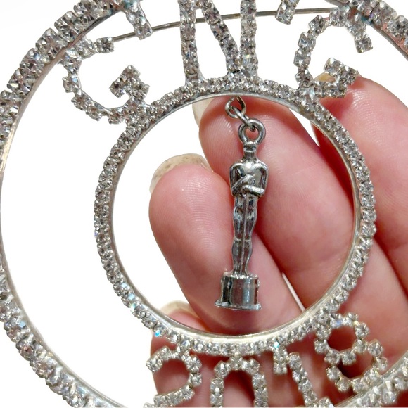 Rhinestone Glitz N Glam GNG Beauty Pageant 2018 Brooch Pin Miss Mrs Kerala India - Picture 6 of 13